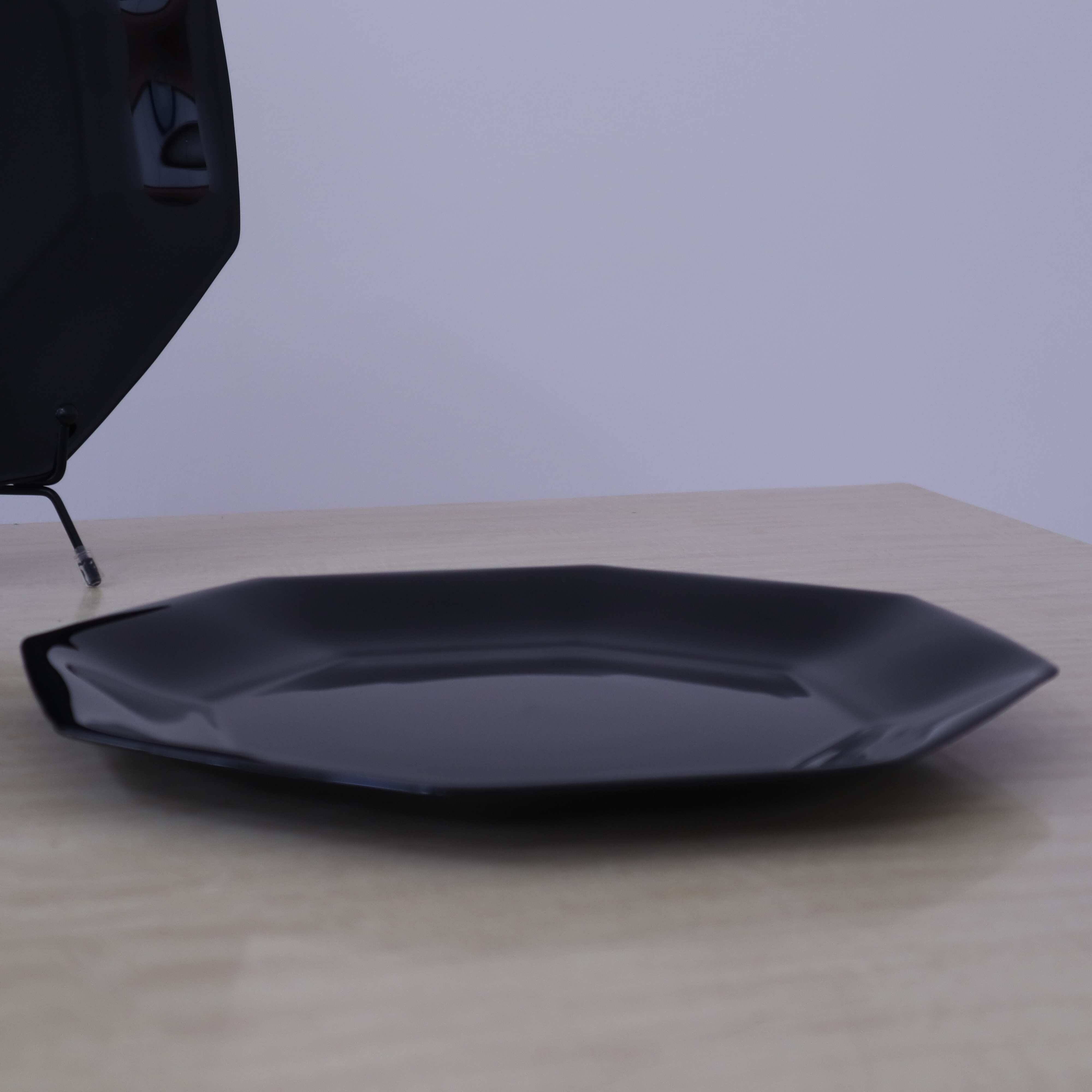 6 "Octime" black Arcoroc dinner plates