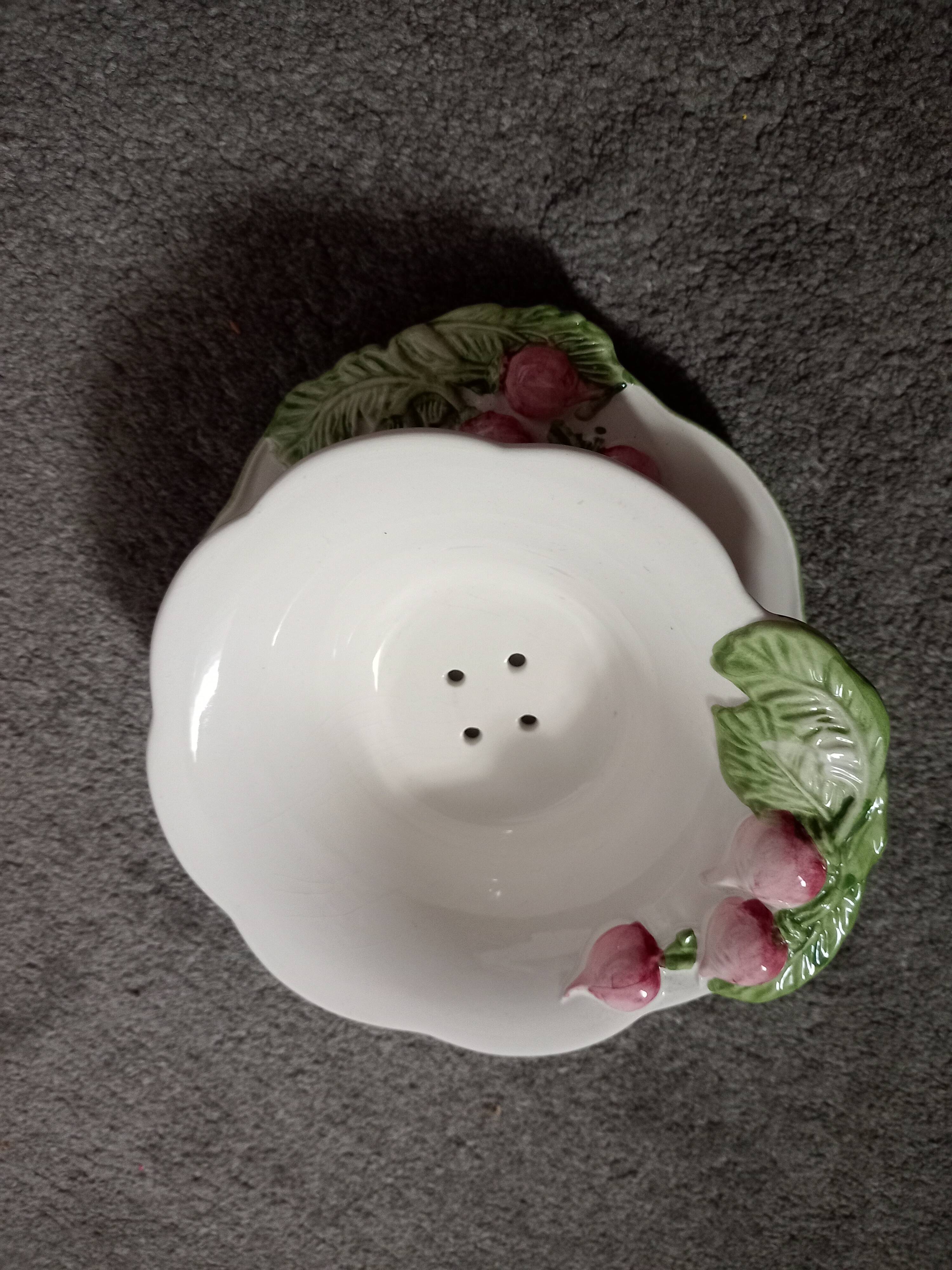 Dish drainer + 2 Silea Barbotine porcelain plates