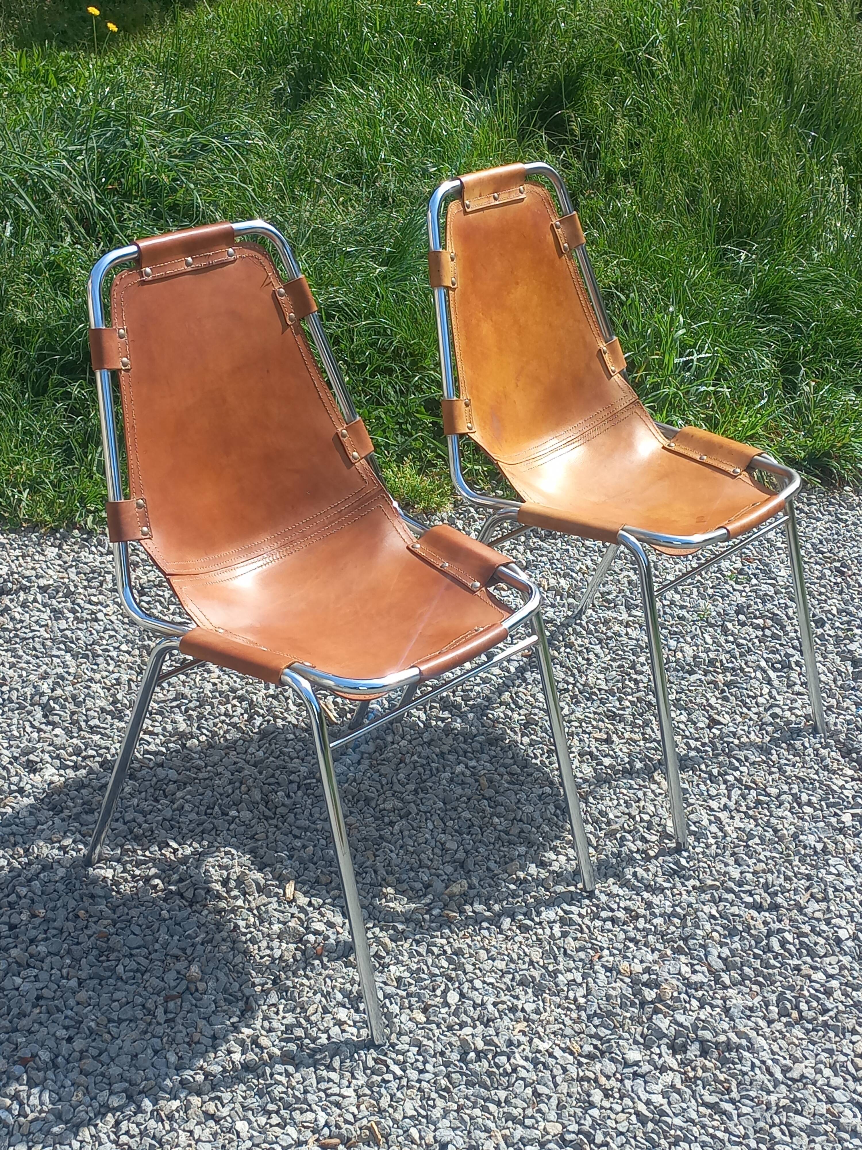 Paire de chaises design de Charlotte Perriand pour les Arcs