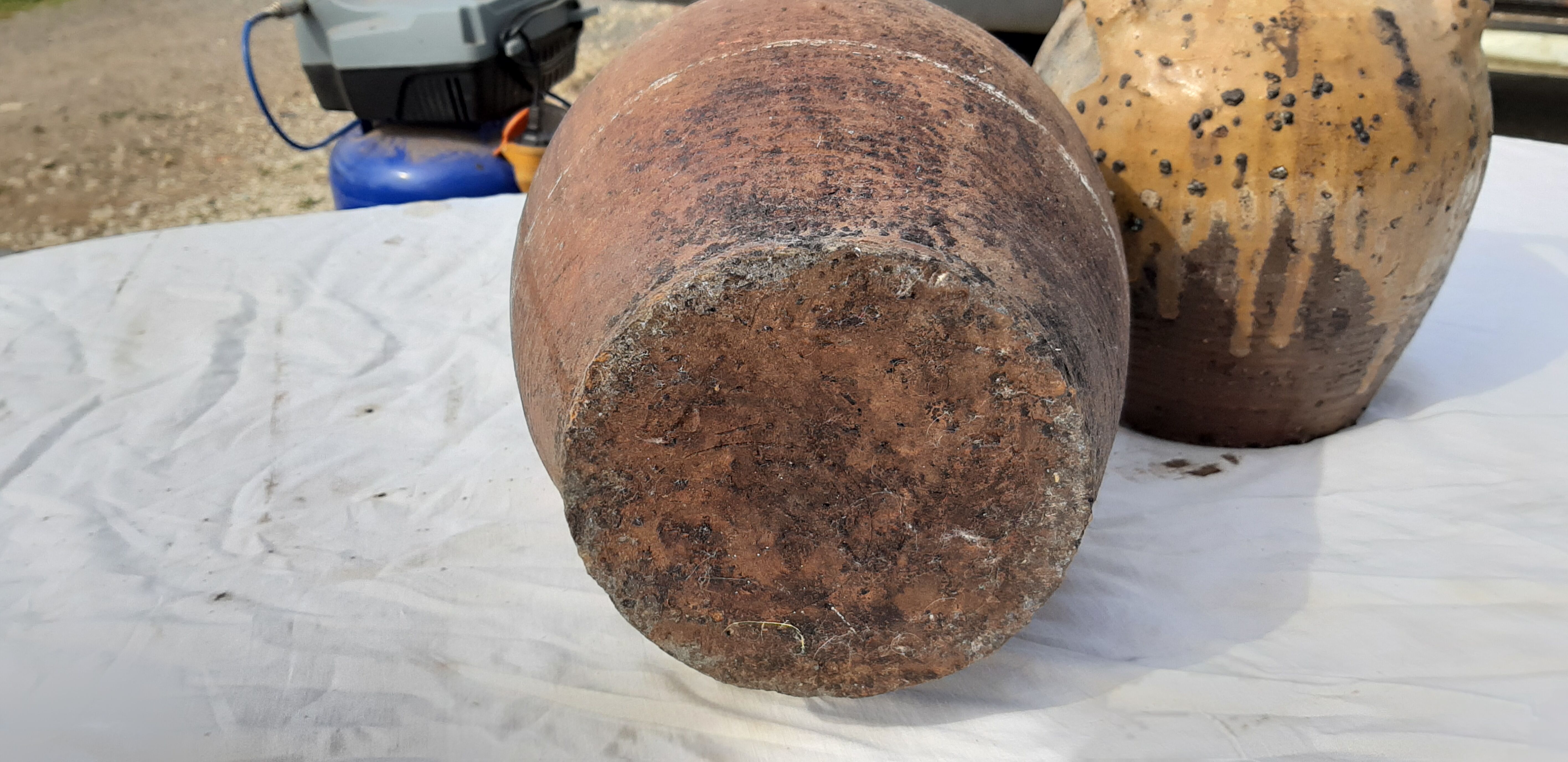 2 potiches in sandstone 19th