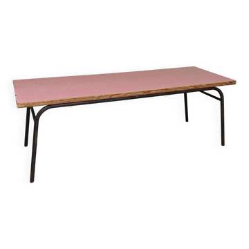 Grande table de réfectoire en formica rose et metal