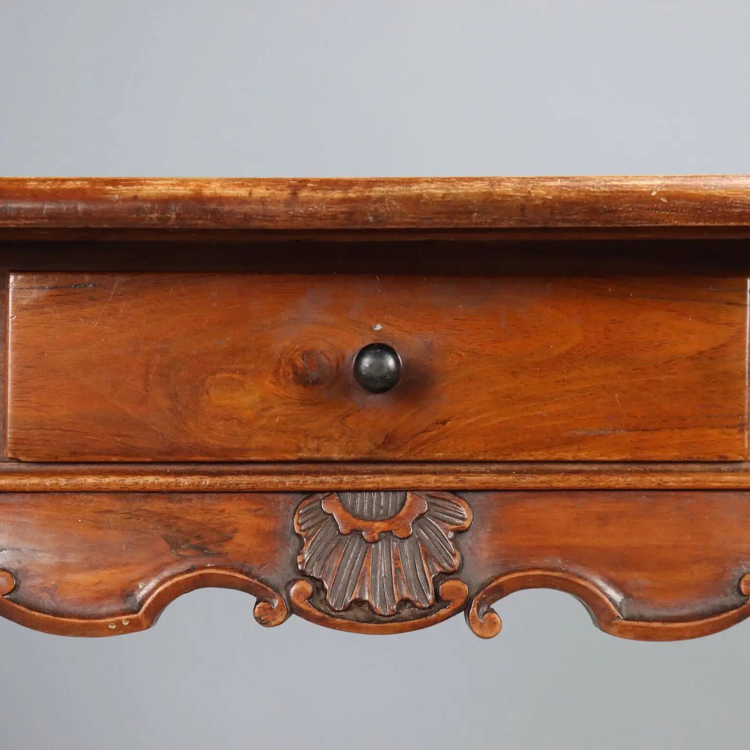 Antique writing desk in carved walnut, Italy, 19th century.