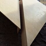 Table basse triangle travertin.