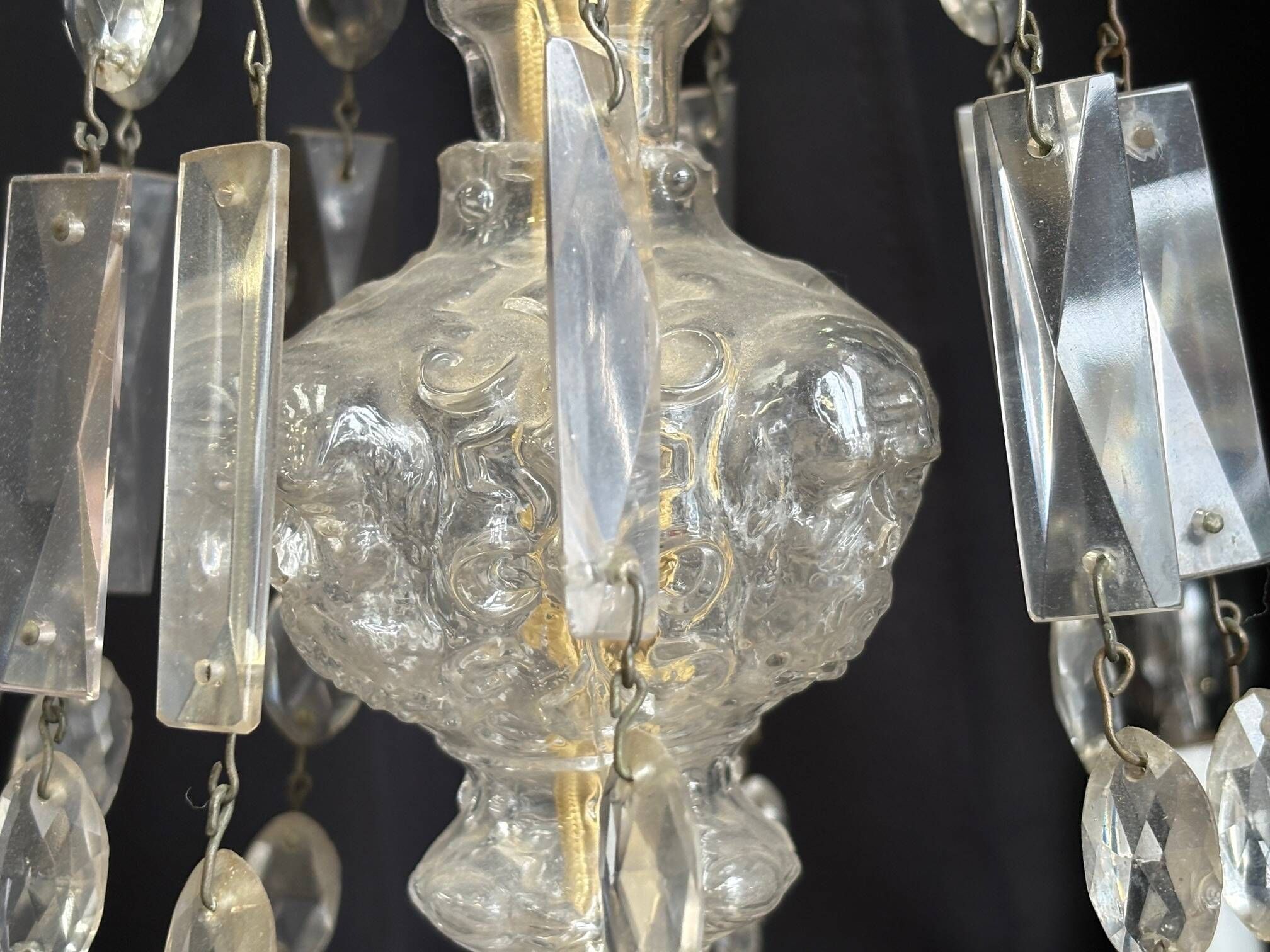 Large chandelier with glass and gilded brass pendants – 10 arms – 80 cm