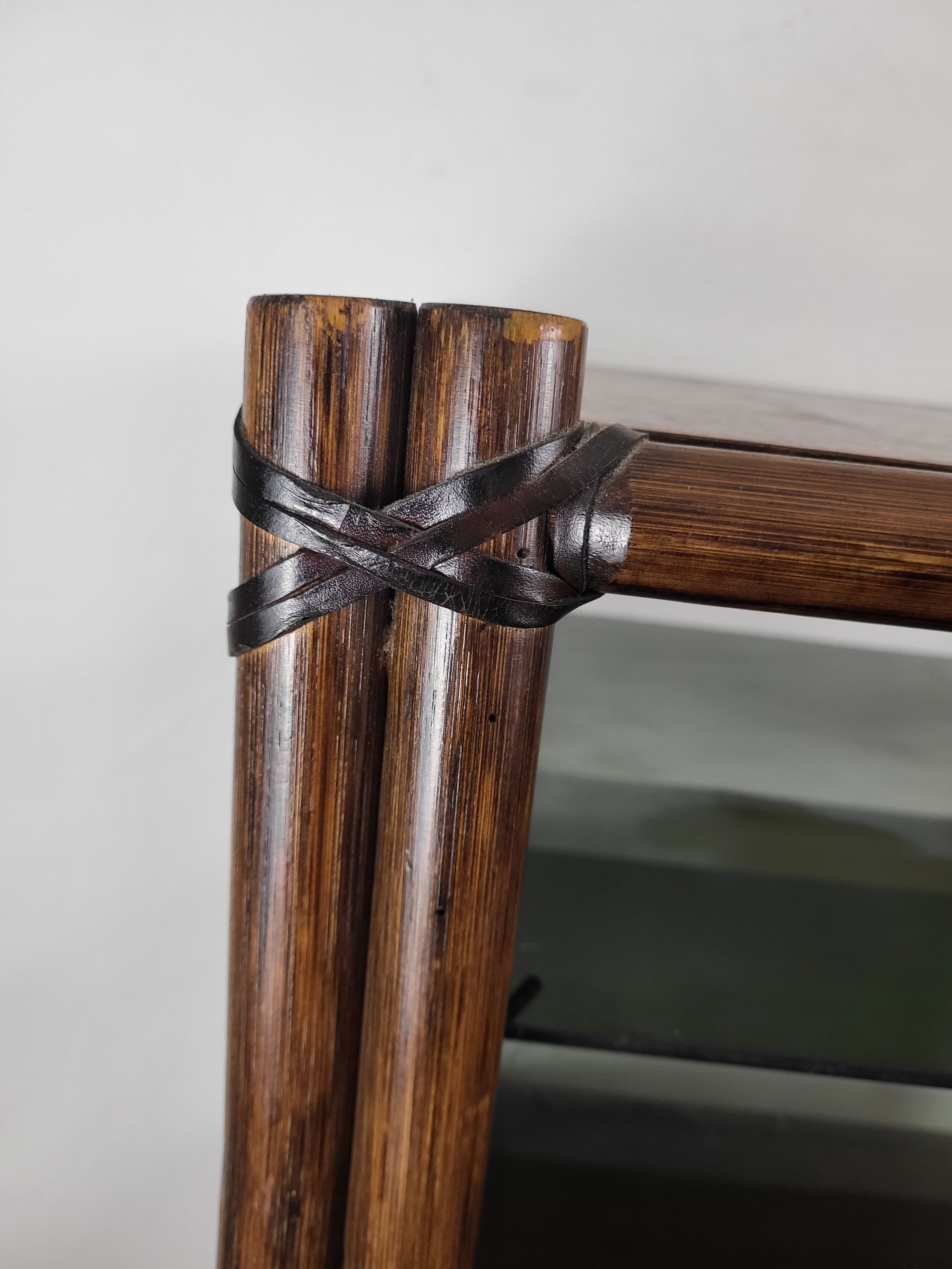 Bamboo Shelf / Smoked glass on foot 70s