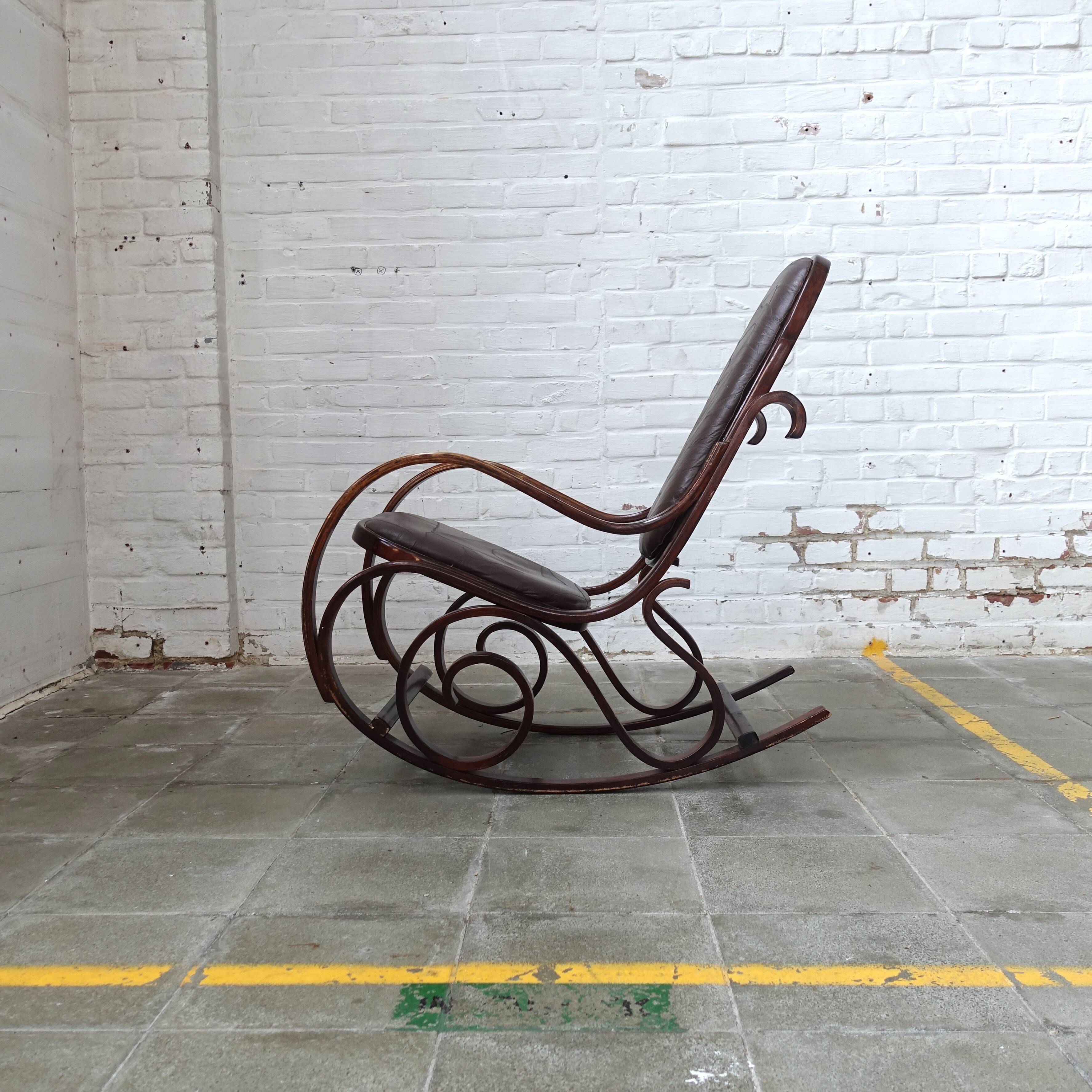 Chaise à bascule style Thonet