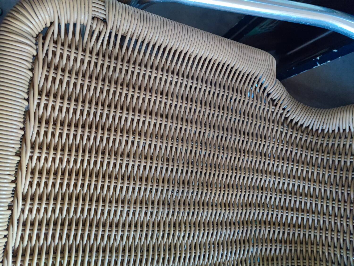 Scoubidou and aluminum chairs