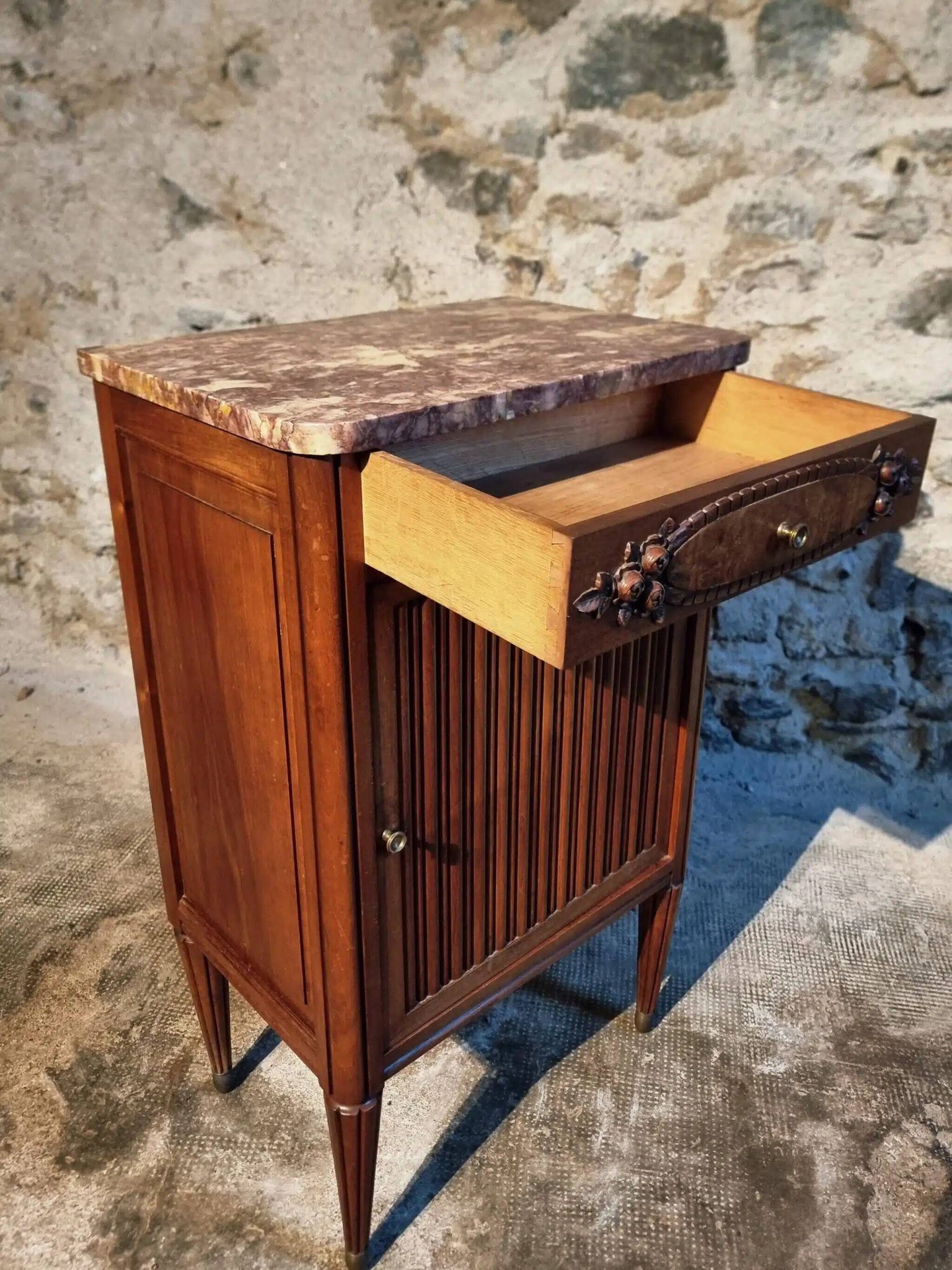 French antique bedside table in walnut with a marble top and porcelain interior, early 20th century.