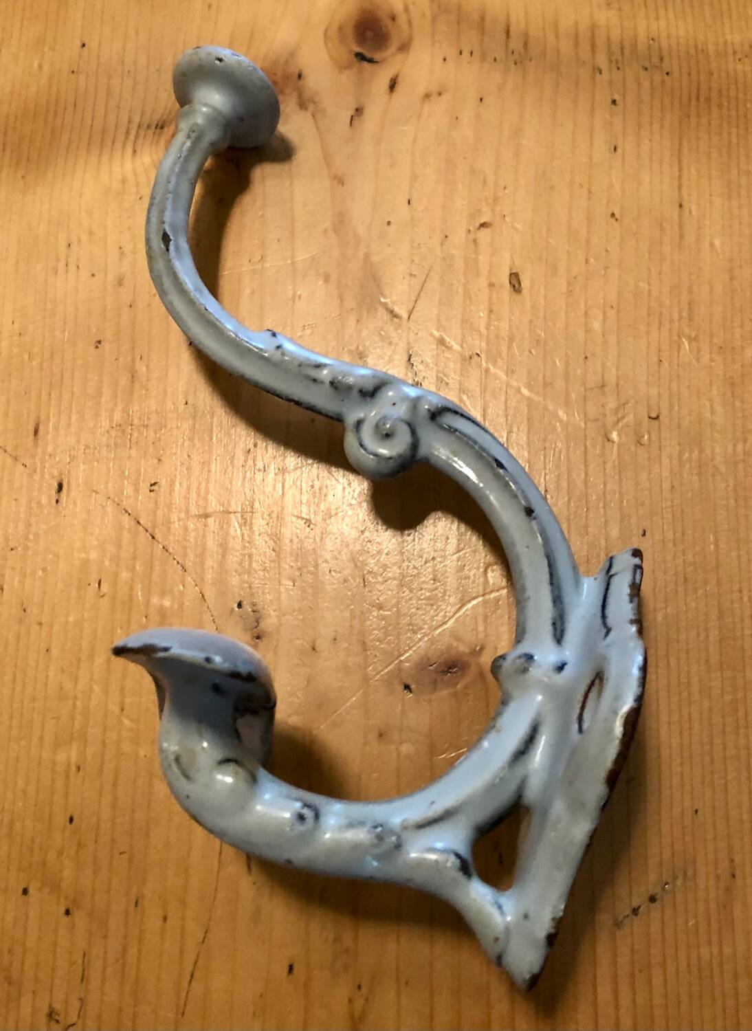 Patère en fonte émaillée