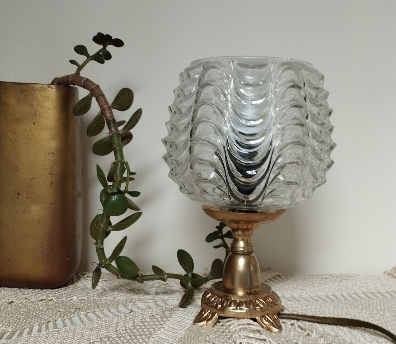 Golden metal foot lamp, twisted glass, vintage