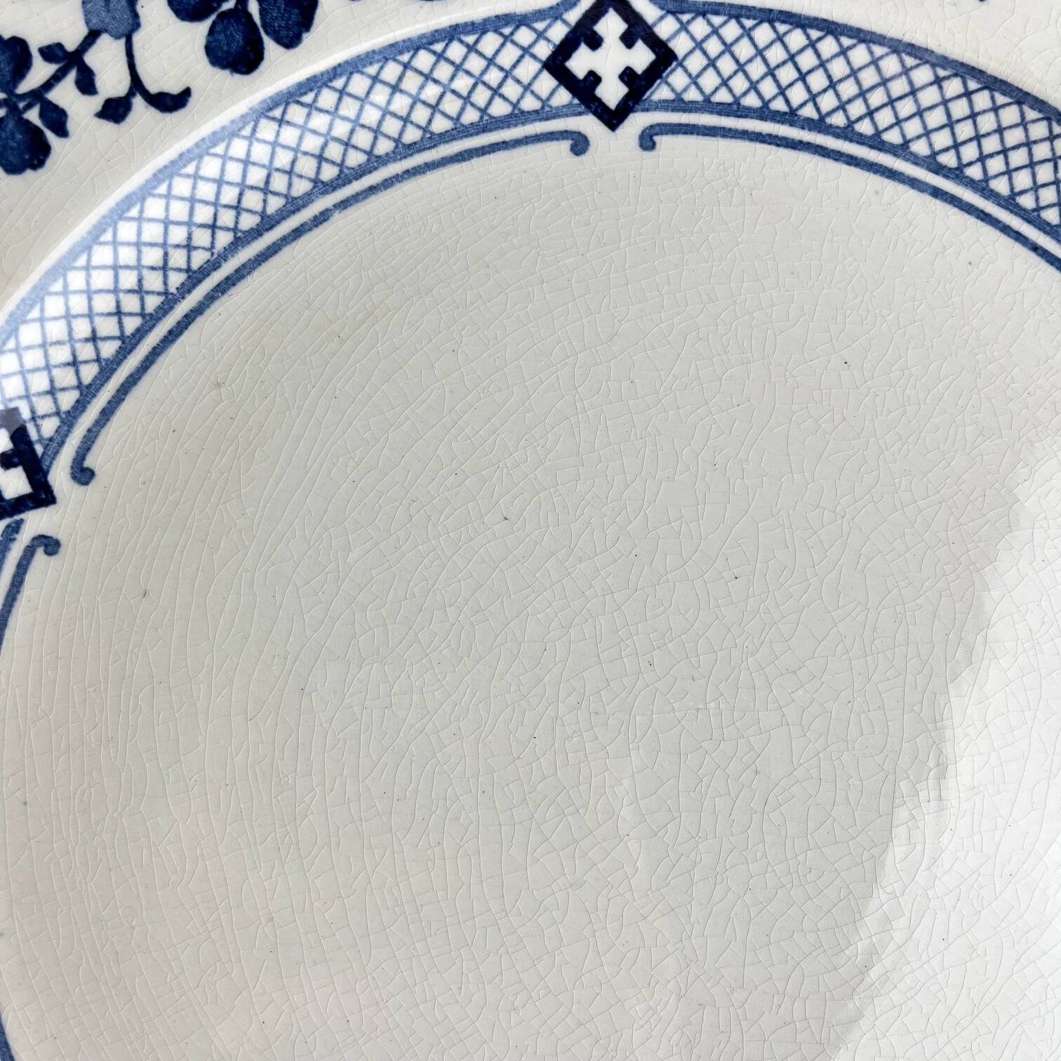 Round plate Terre de Fer KG Lunéville, model "Jane", blue, 1890-1915