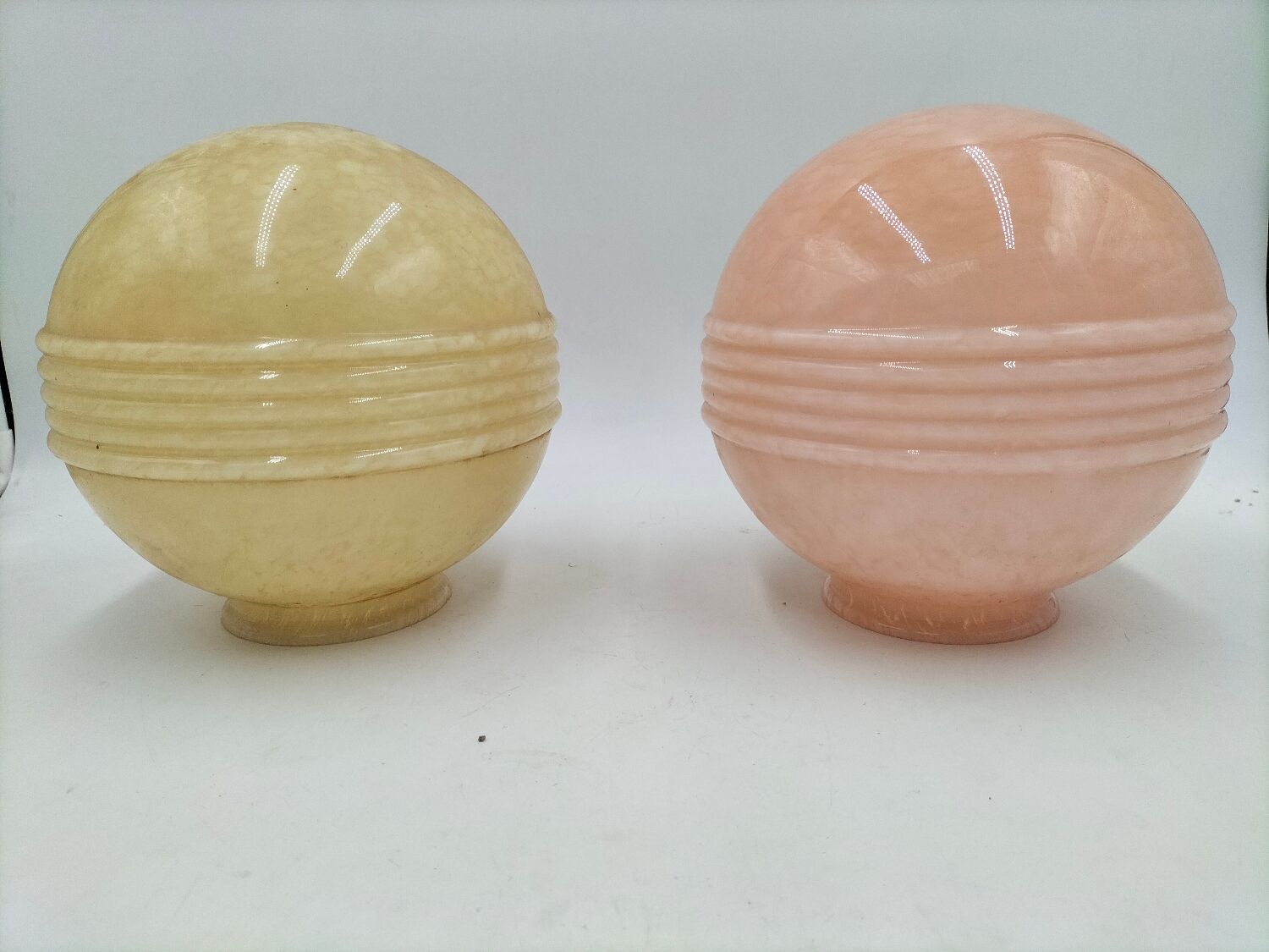 2 glass suspensions from Clichy