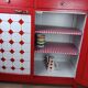 Meuble de métier , buffet parisien en tôle émaillé rouge et blanc