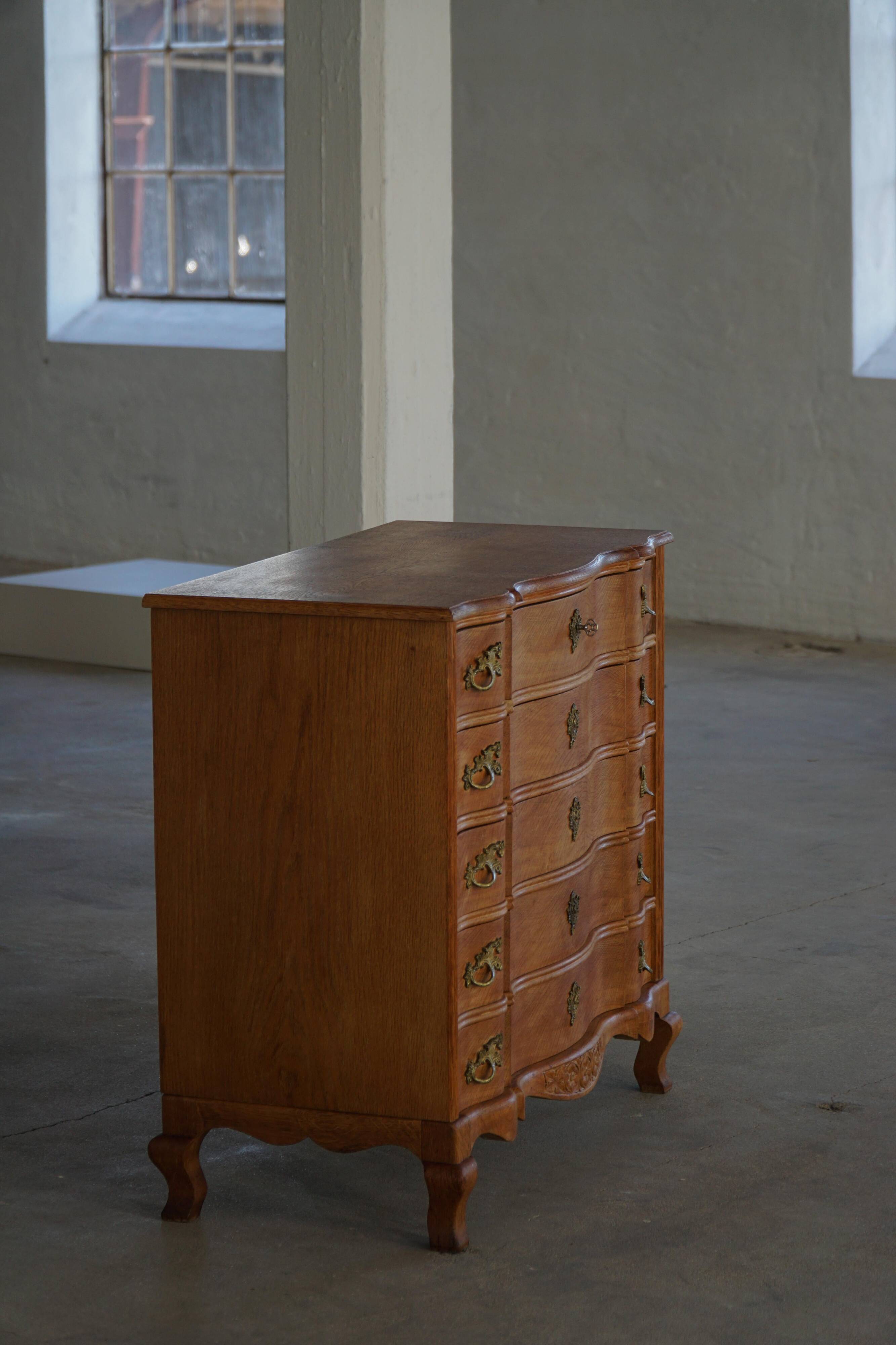 Commode danoise moderne du milieu du siècle en Oak, Henning Kjærnulf, années 1960