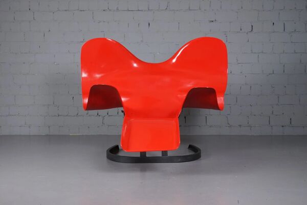 Fauteuil ''Éléphant'' rouge de Bernard Rancillac