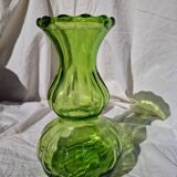 Vase en verre vert
