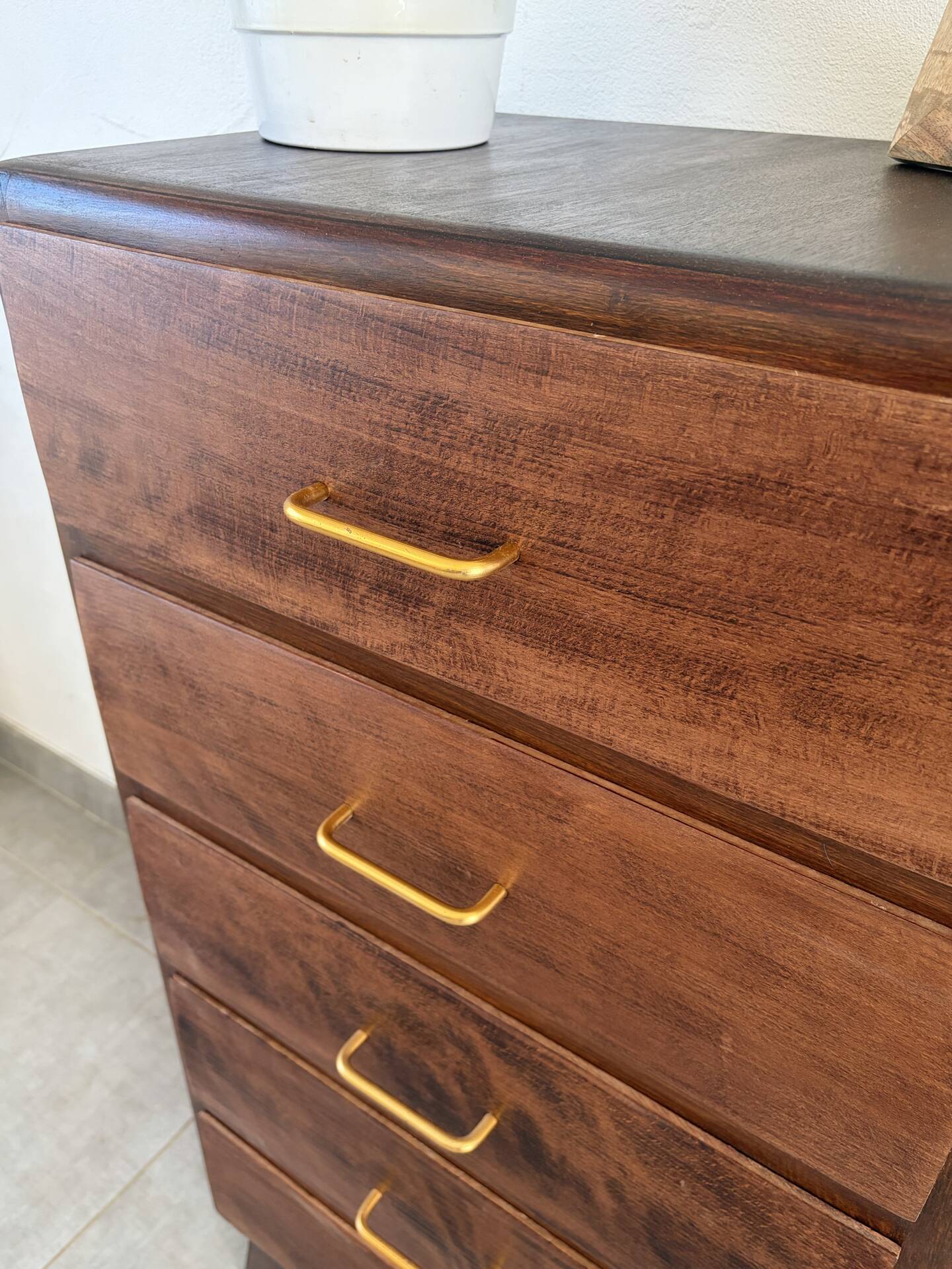 Vintage chest of drawers/commode from the 1960s.