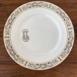 12 porcelain plates, 22cm diameter