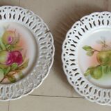 2 Decorative plates with openwork rim