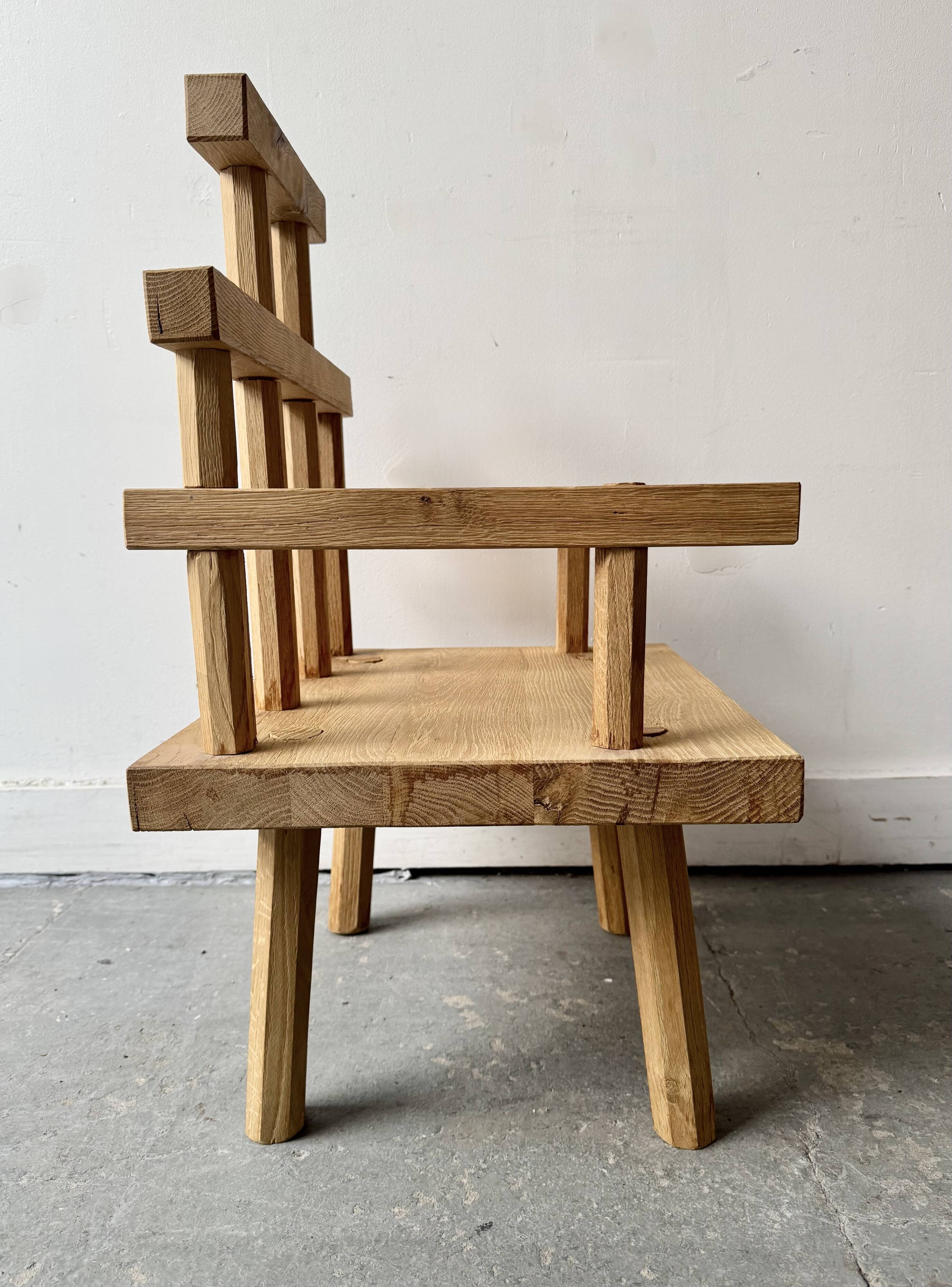 Chaise en bois primitive pour enfant