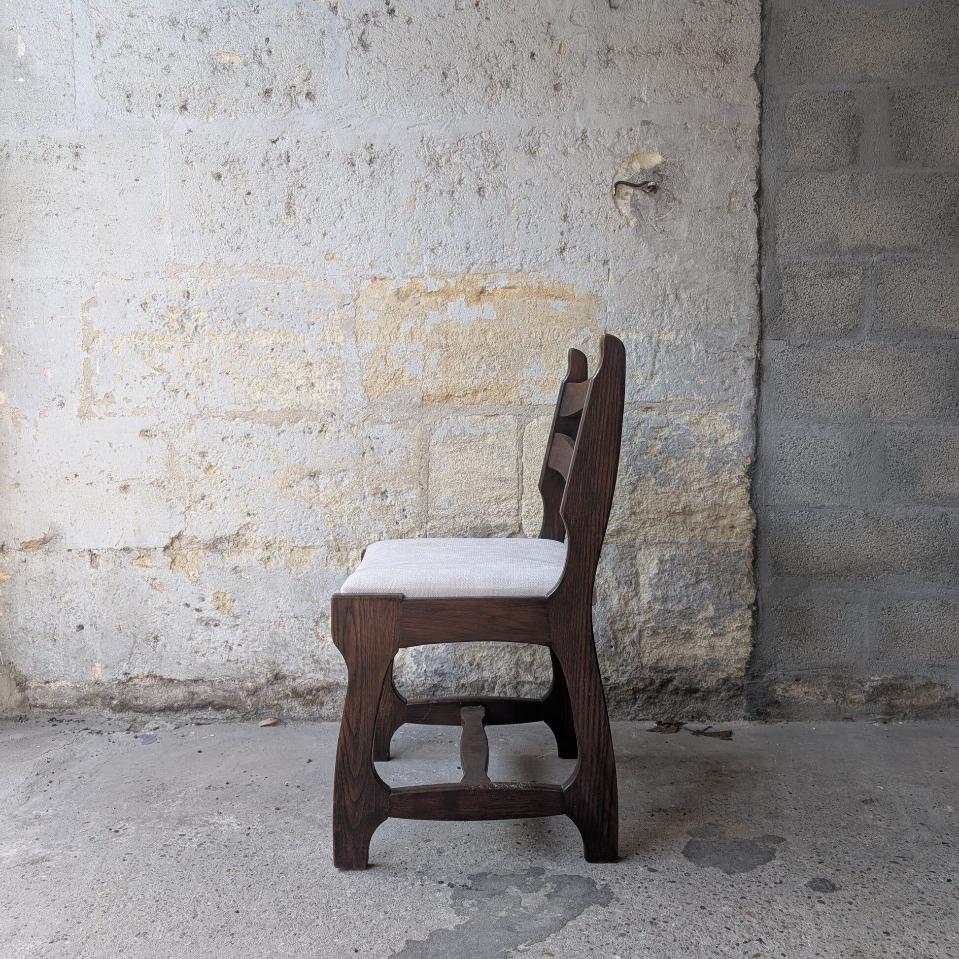 Set of 6 chairs with a design inspired by Guillerme and Chambron