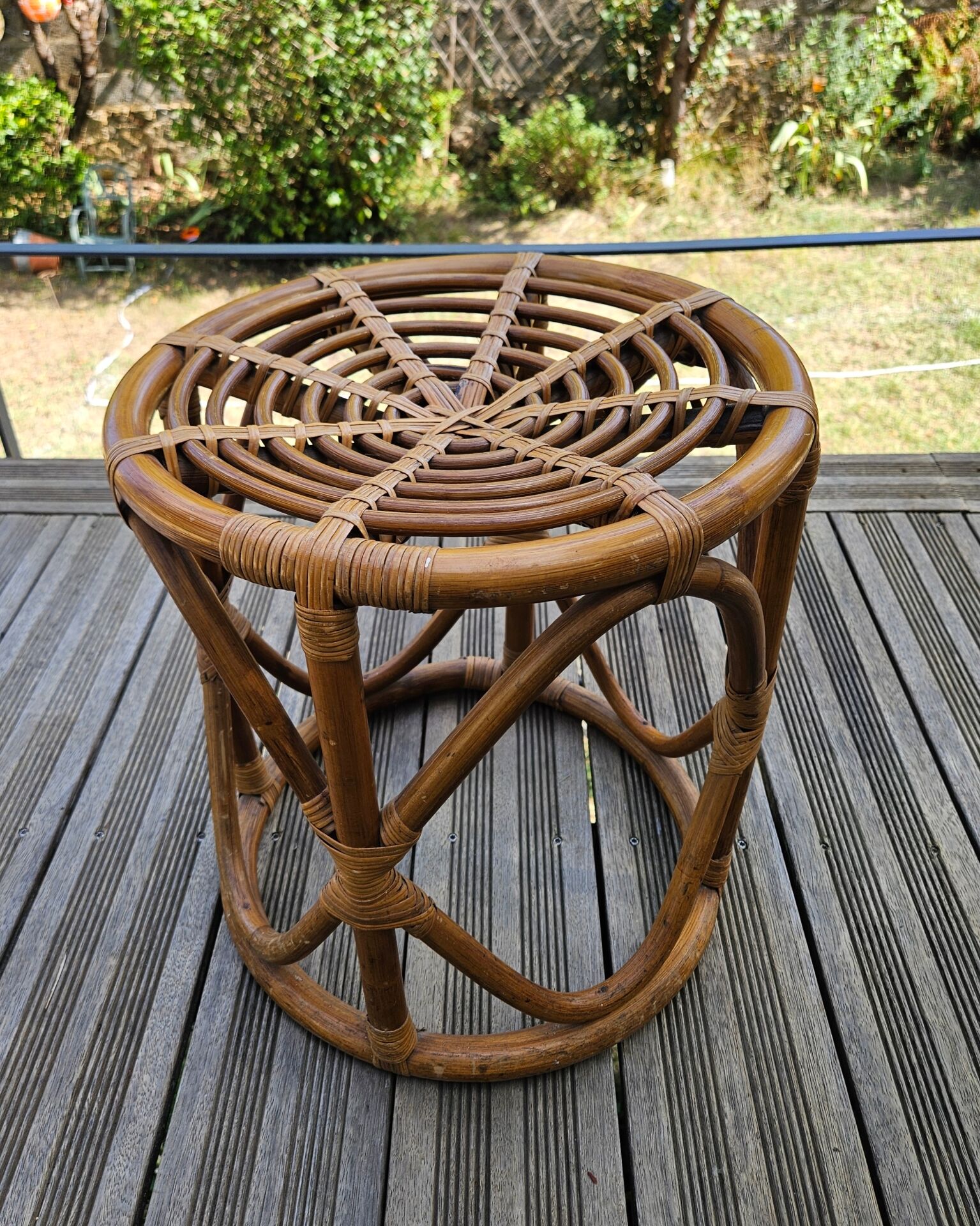 Pouf en rotin avec coussin