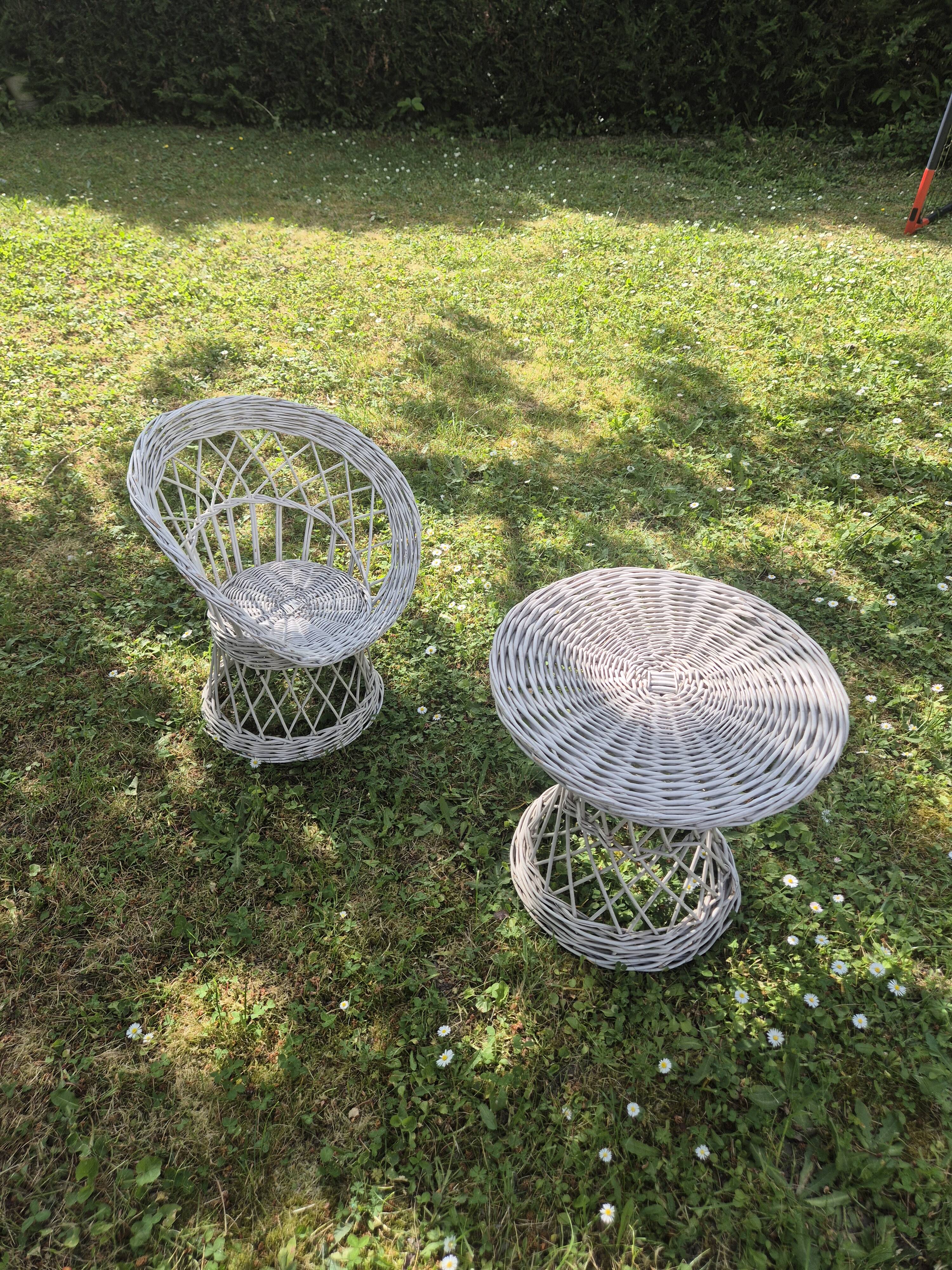 Ensemble vintage salon fauteuil et table enfant en rotin blanc
