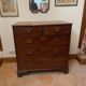 Mahogany chest of drawers, opening 5 drawers in 4 rows and fitted with brass handles.