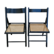 Paire de chaises pliantes en bois noirci et assise cannée