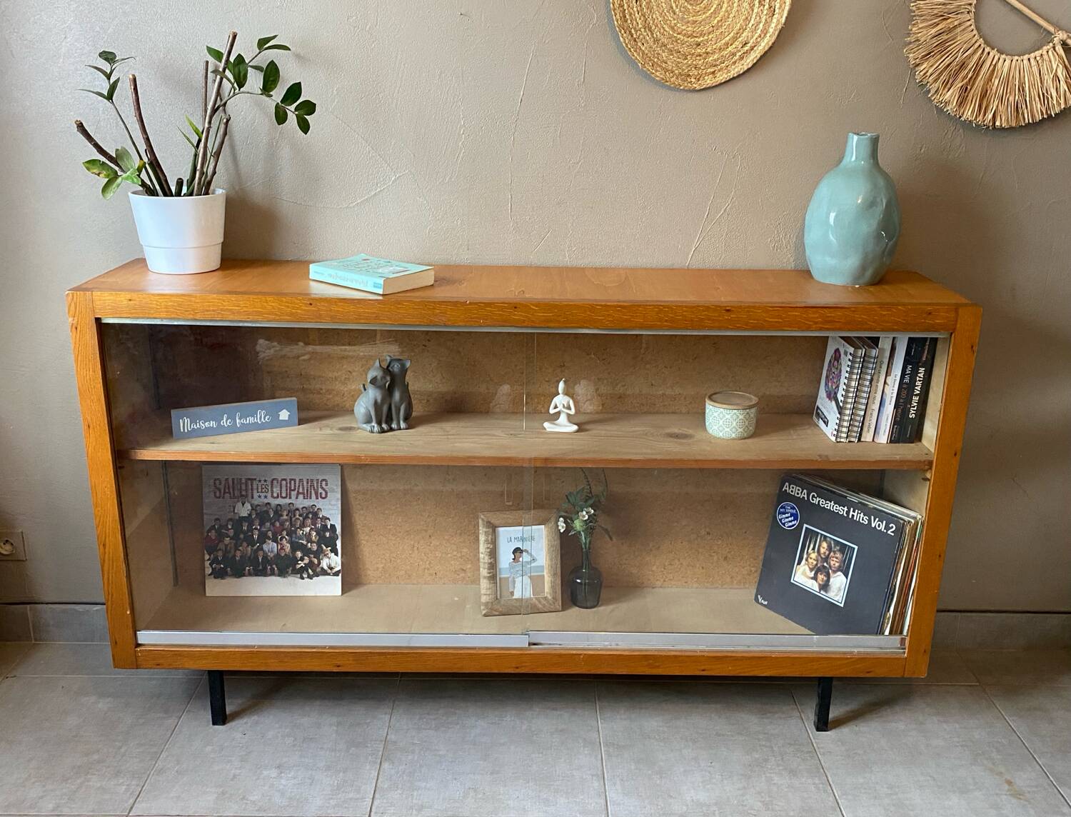 Vintage display cabinet / bookcase