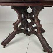 Table de centre de la Forêt-Noire par Matthijs Horrix pour Horrix Den Haag, années 1890.