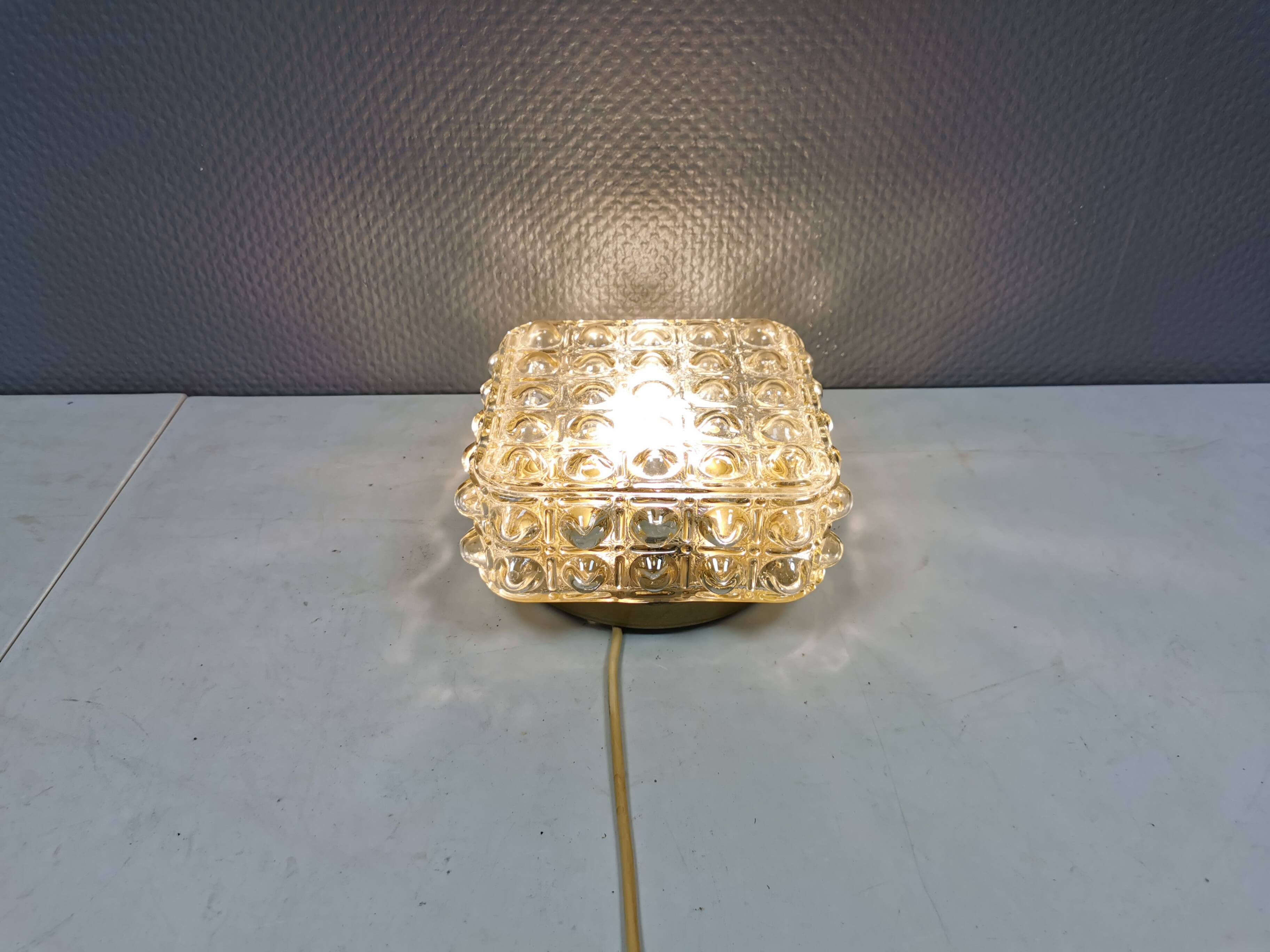 plafonnier de la marque danoise ES Horn Lighting des années 1980.