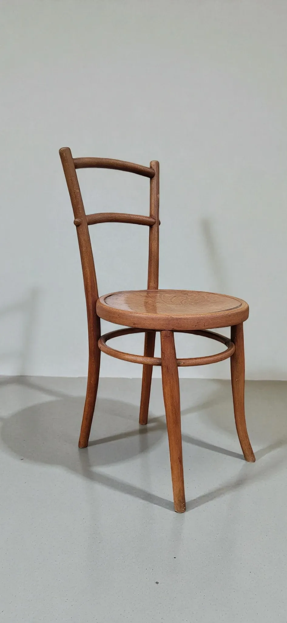 Chaise bistrot en bois courbé – Ungvár