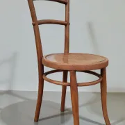 Chaise bistrot en bois courbé – Ungvár