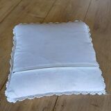 Coussin avec housse en crochet blanc