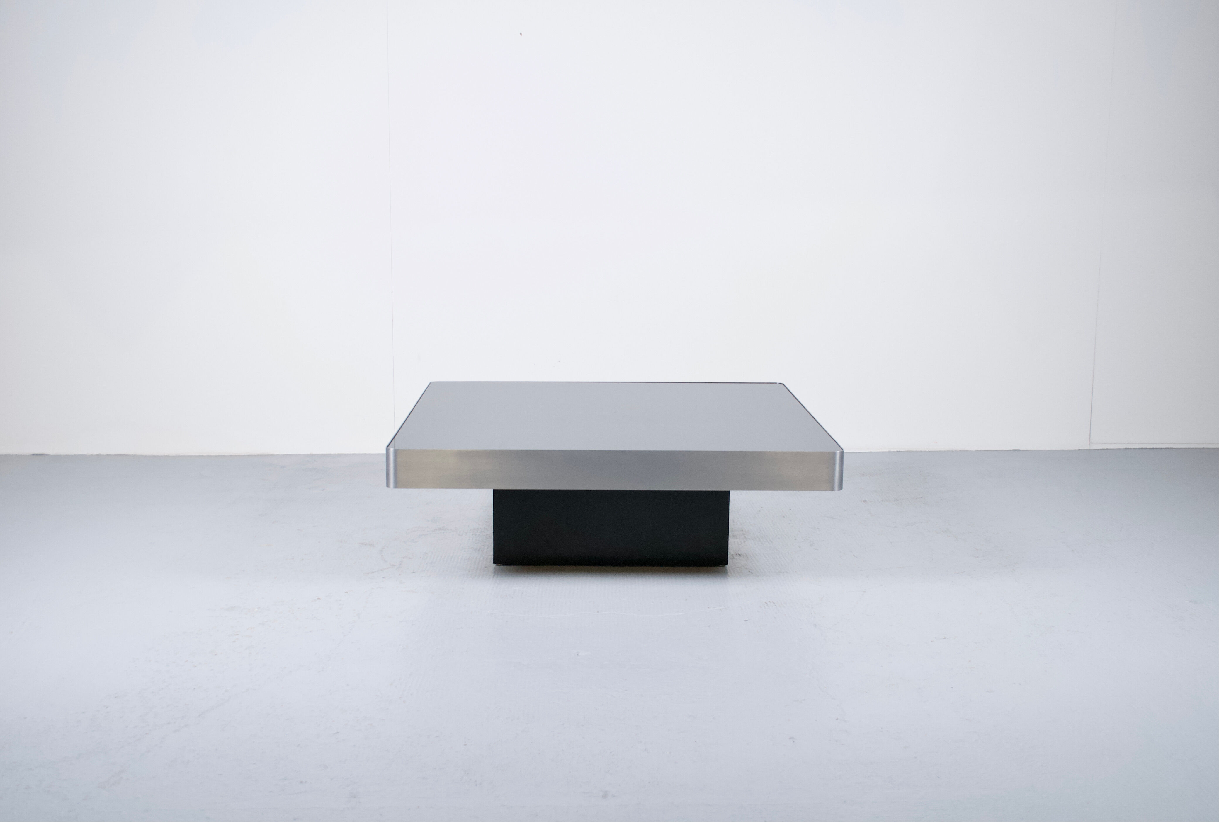 Mongoose coffee table by François Monnet, Kappa publisher, 1970s.
