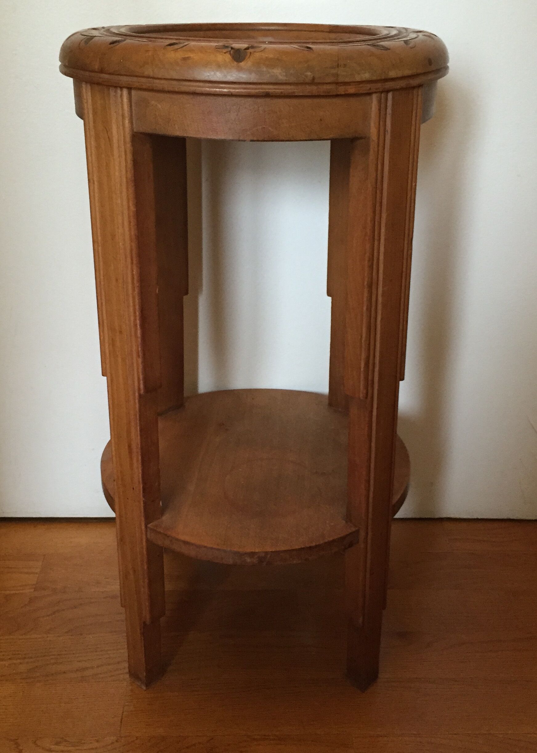 Art deco pedestal table