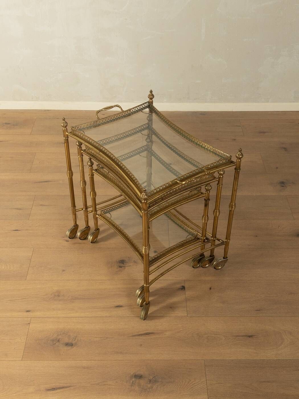 Set of 3 vintage Hollywood Regency nesting tables with brass frame and glass tops (1960s)