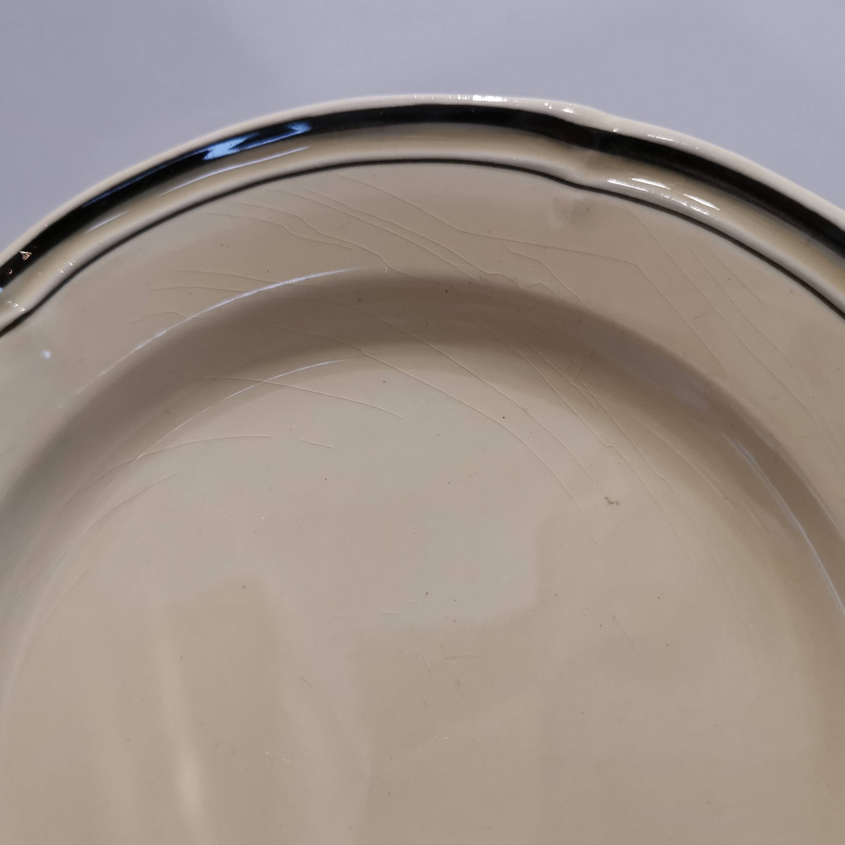 6 assiettes à desserts vintage écru liseré doré porcelaine Niderviller modèle Amiens