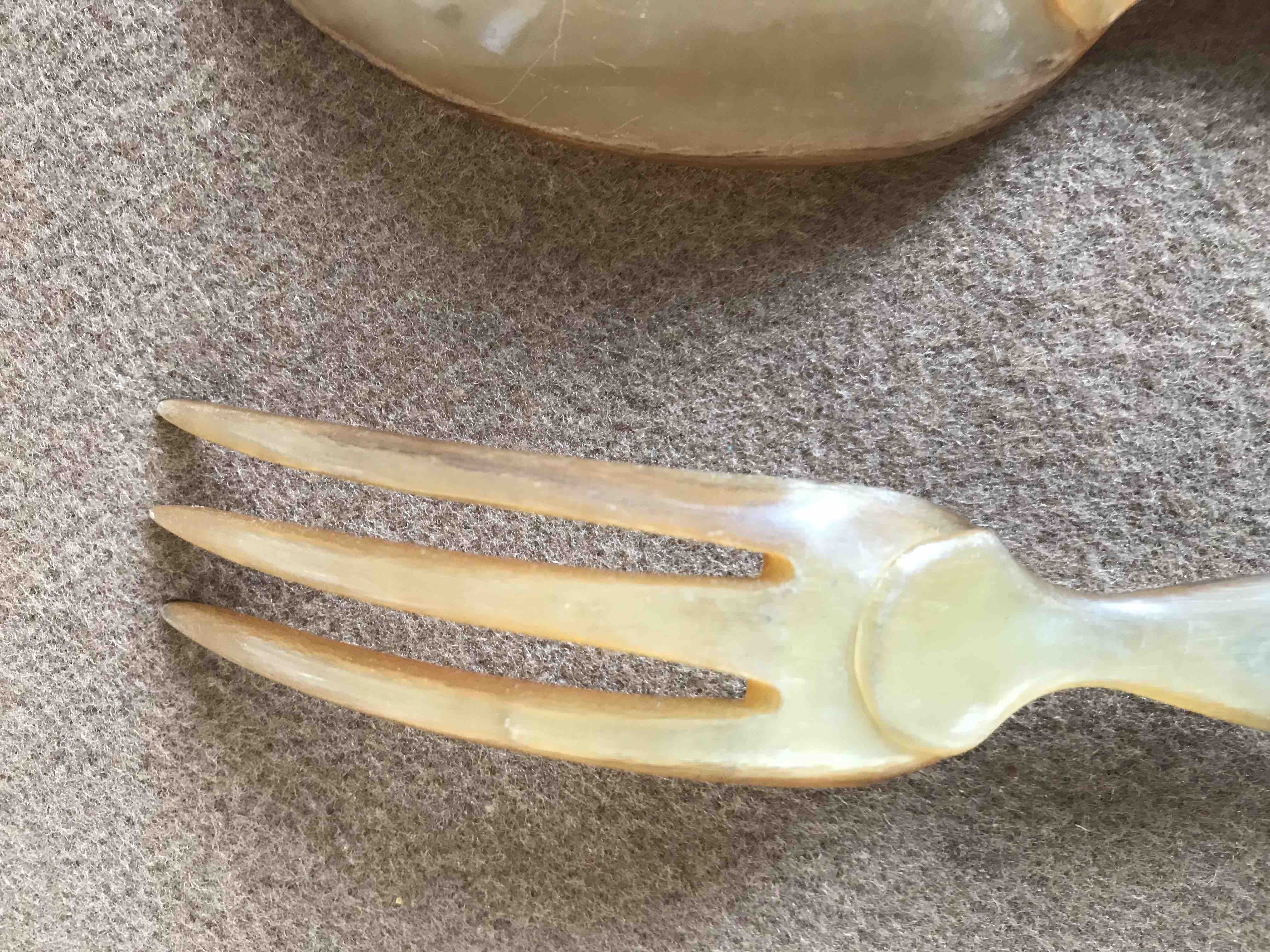 Service cutlery in horn, silver metal and wood in their box