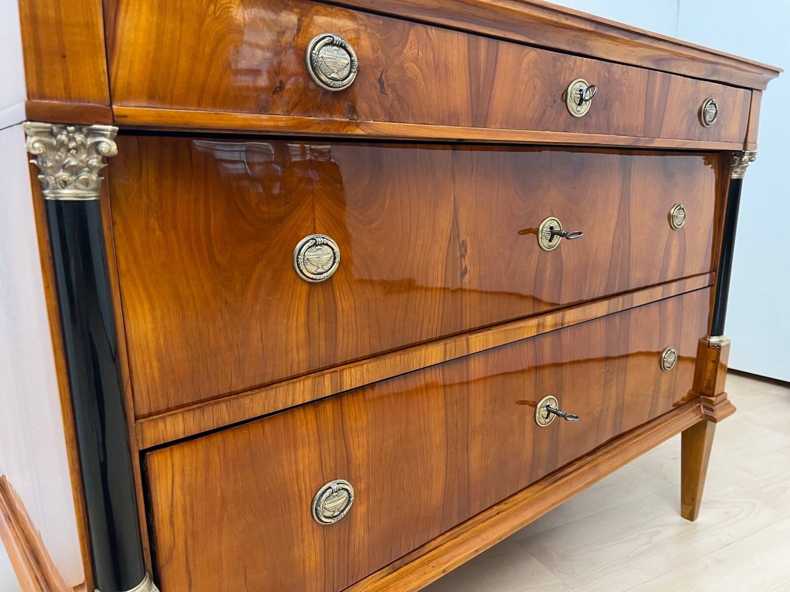 Biedermeier Commode in Cherry Veneer and Brass, Germany, 1820s