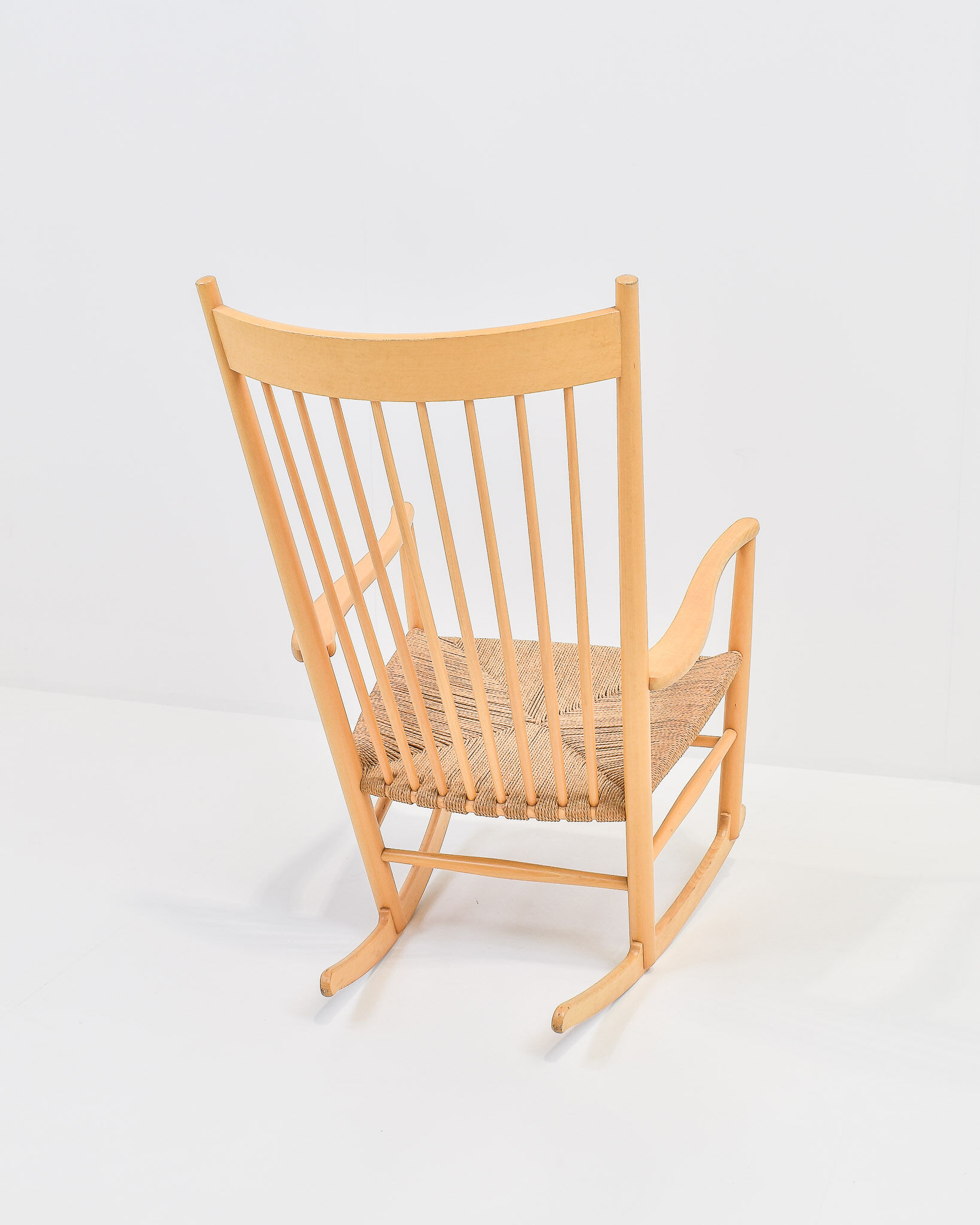 Rocking-chair J16 par Hans Wegner pour Fdb Møbler