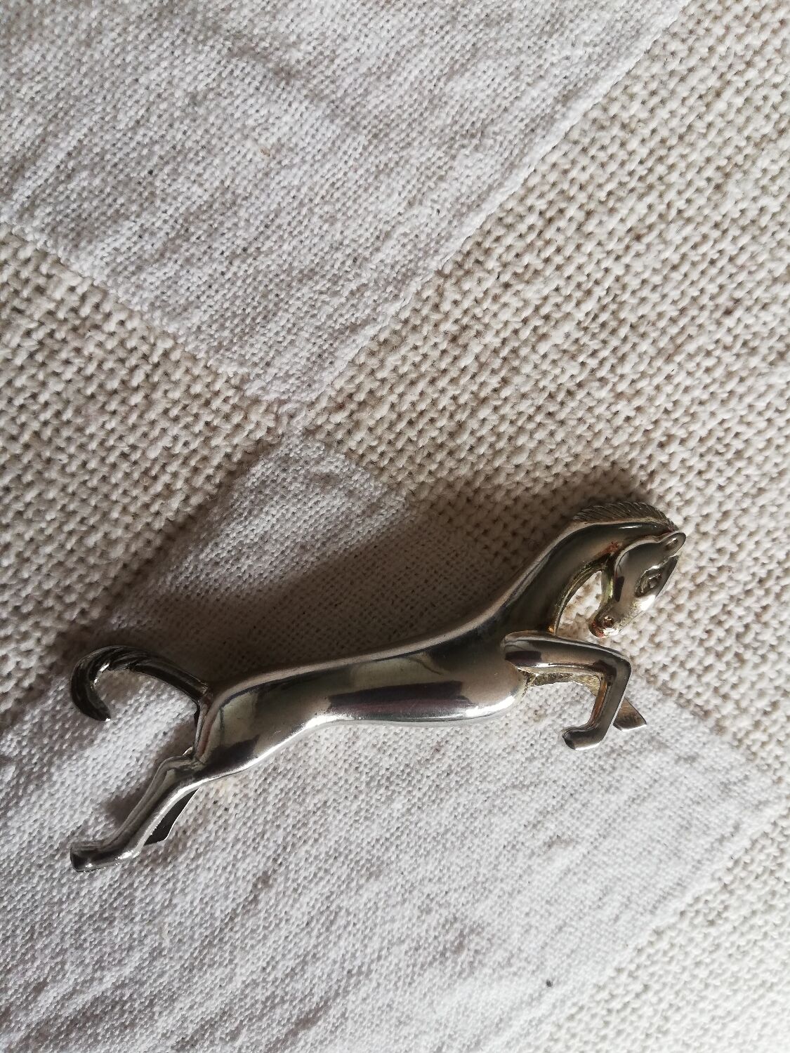 Un porte-couteau cheval métal argenté