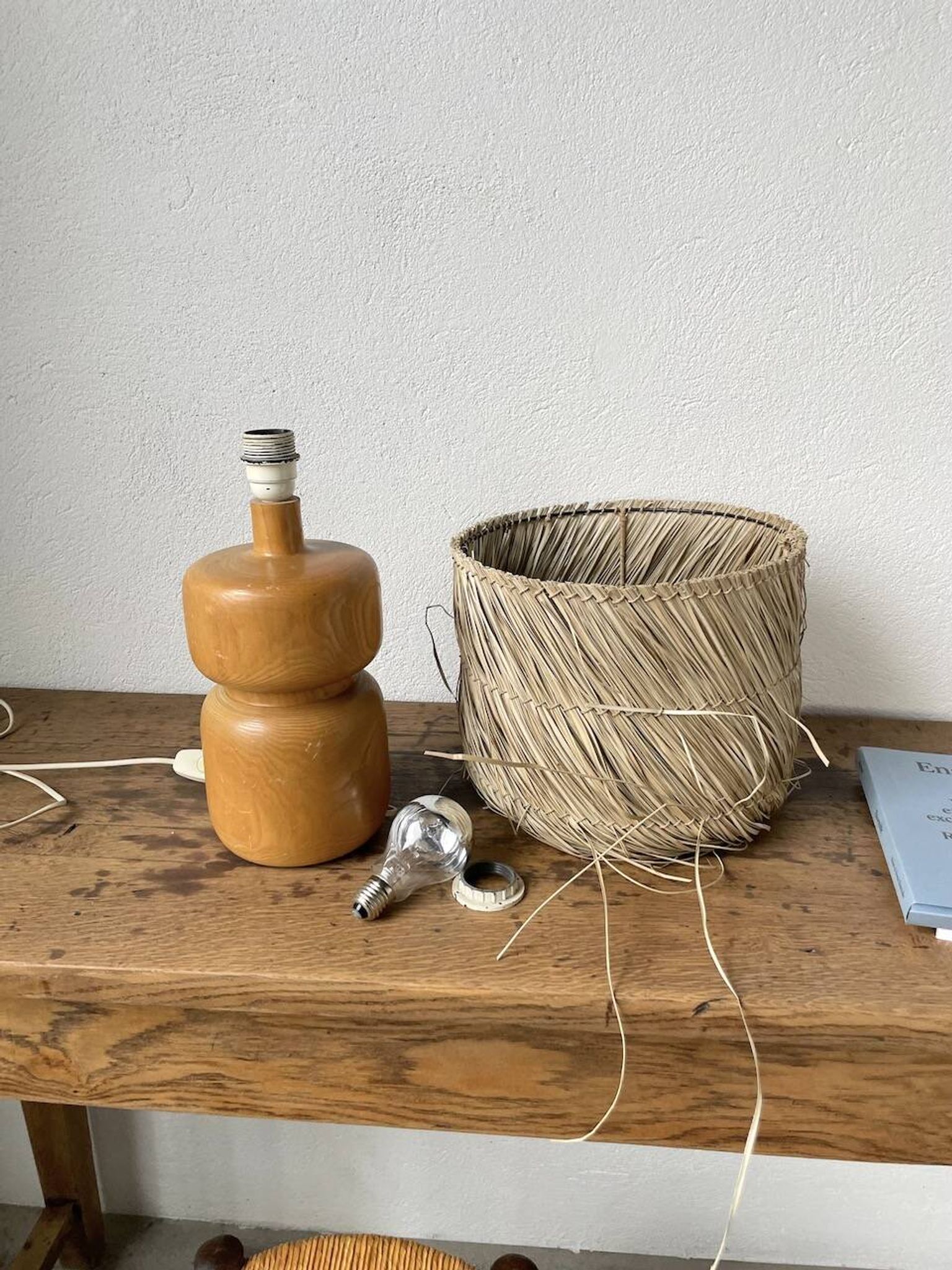 Lampe années 50 bois et paille