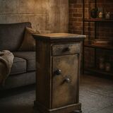 Meuble en métal riveté table de chevet