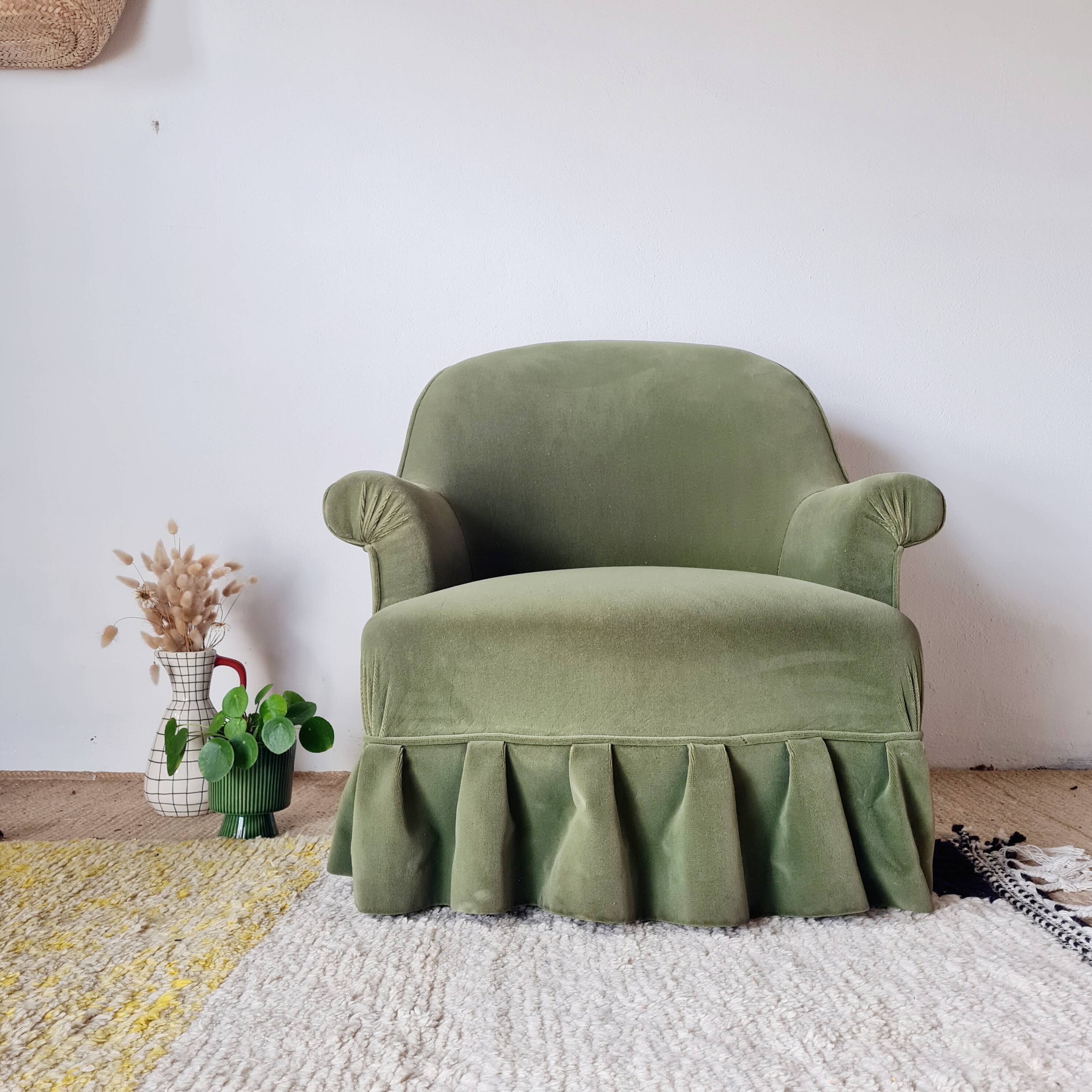 Antique crapaud armchair - green velvet