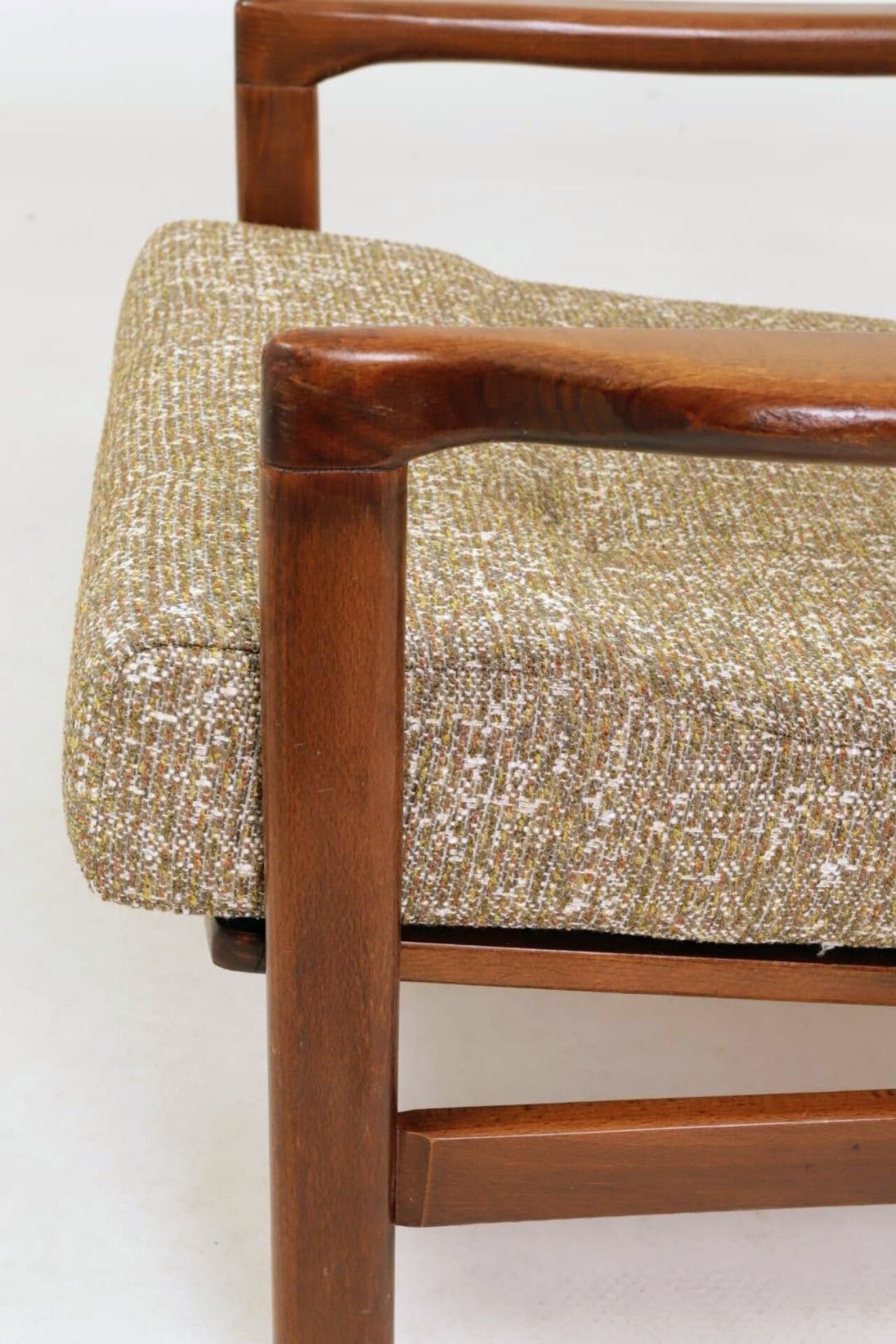 Fauteuil vintage en tissu chiné beige moutarde et olive, Pologne 1960