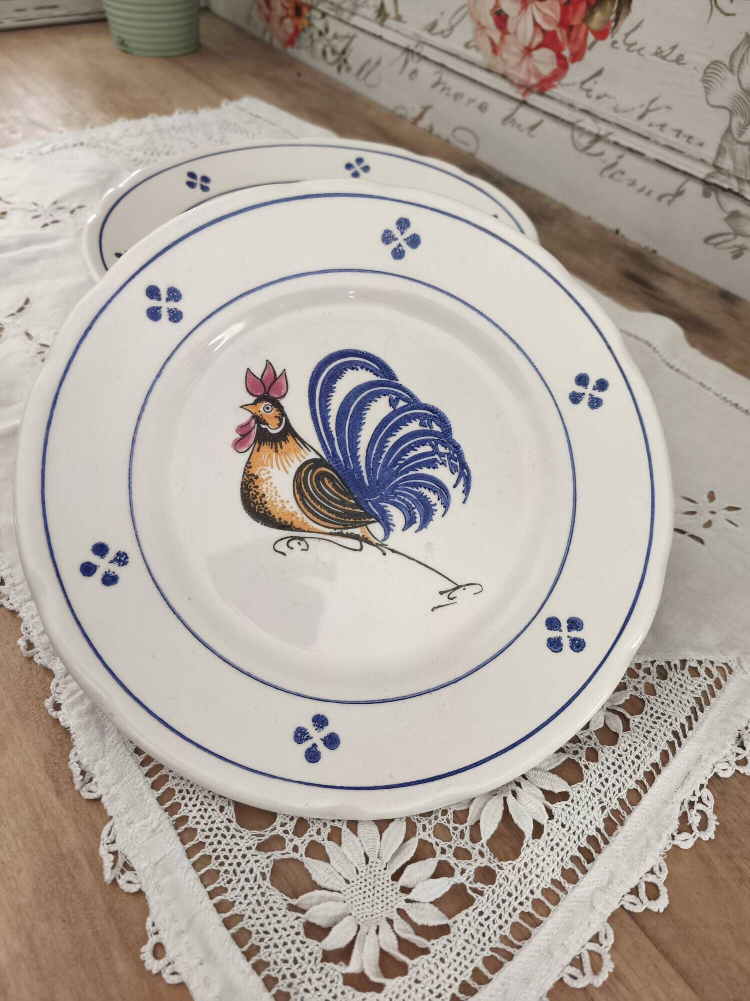 Set of 6 flat plates in earthenware with rooster design.