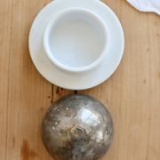 Small butter dish with a vintage cloche in white porcelain and patinated silver-plated metal.