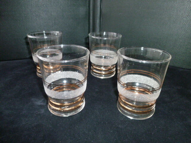 Set de 4 verres de table vintage granités blanc et filés or